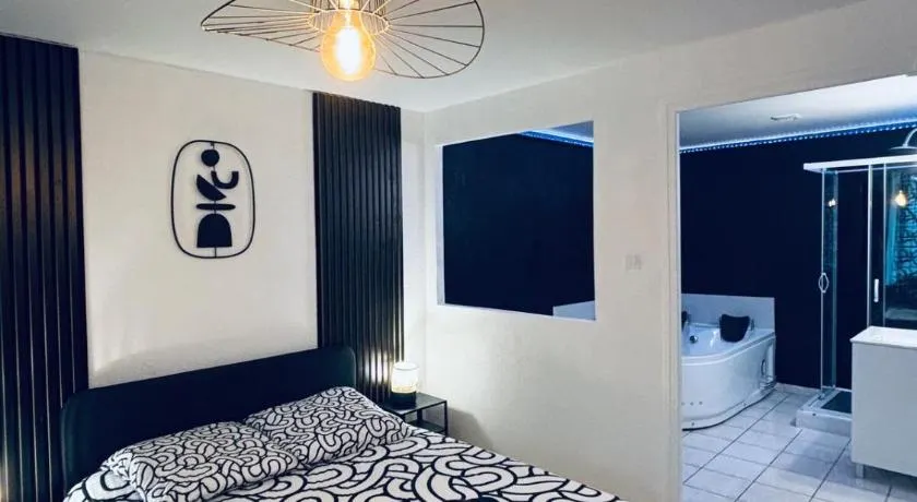 Love Room-Jacuzzy-Beziers - Image 1
