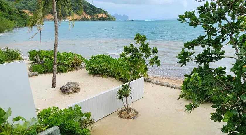 Luxury Beachfront AMANA Villa 4 Br at Ta-Ke Residence A - Image 1