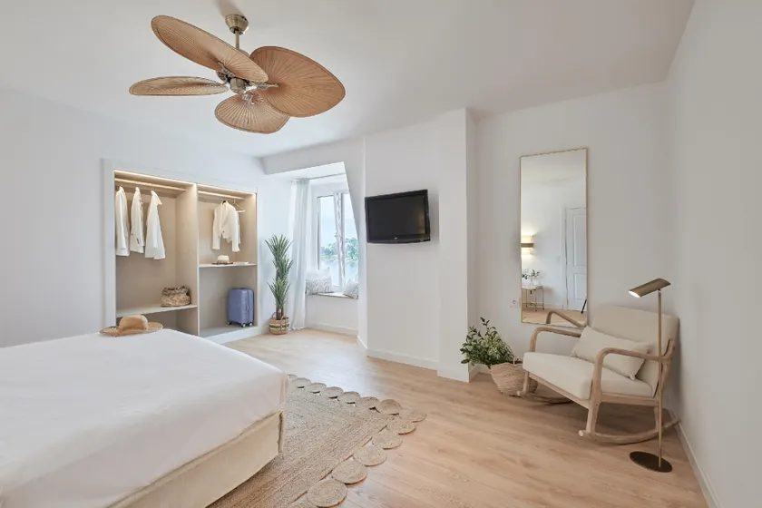 Hotel del Mar - Image 1