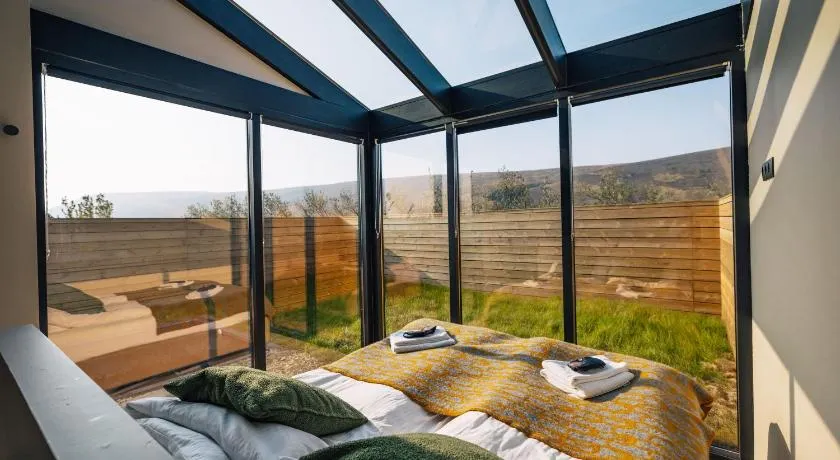 Night & Day lodge - glass roof with hot tub - Image 1