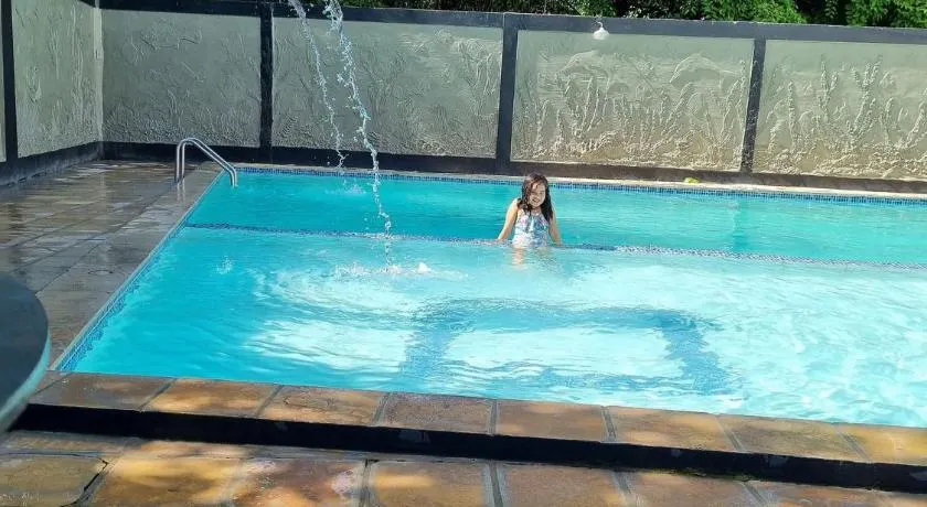 FLATS na Praia do Rio Âmbar, 40 m da praia, com 60 m2, cozinha completa, 2 quartos com ar condicionado, acomoda 8 pessoas, piscinas, área de lazer, WIFI, caseiro, ambiente familiar. - Image 1