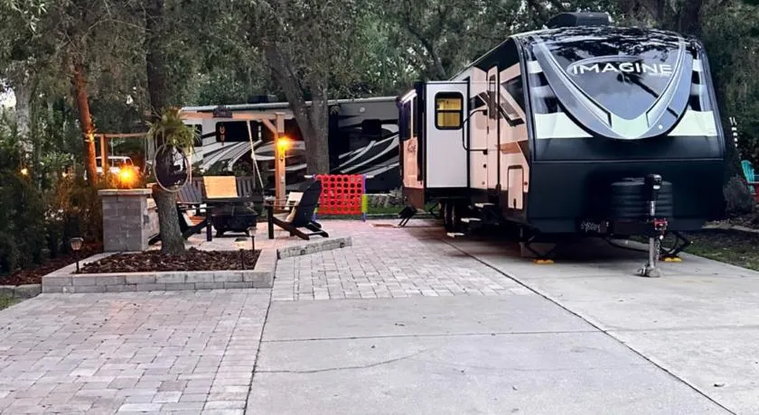Camper RV in River Ranch - Image 1