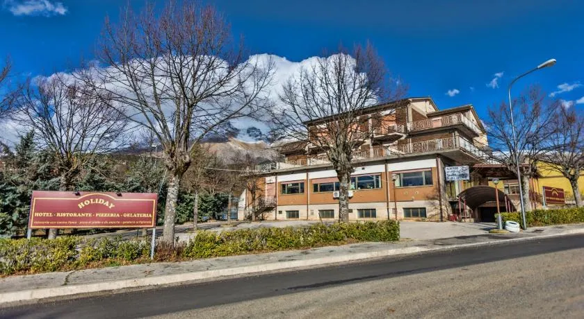 Hotel Holiday - Image 1