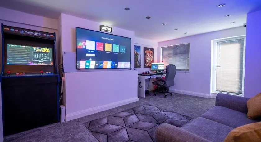 Cavendish Cat and Gaming House - Image 1