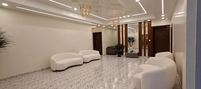 Royal Grand Hotel & Suites Rooms - Image 1