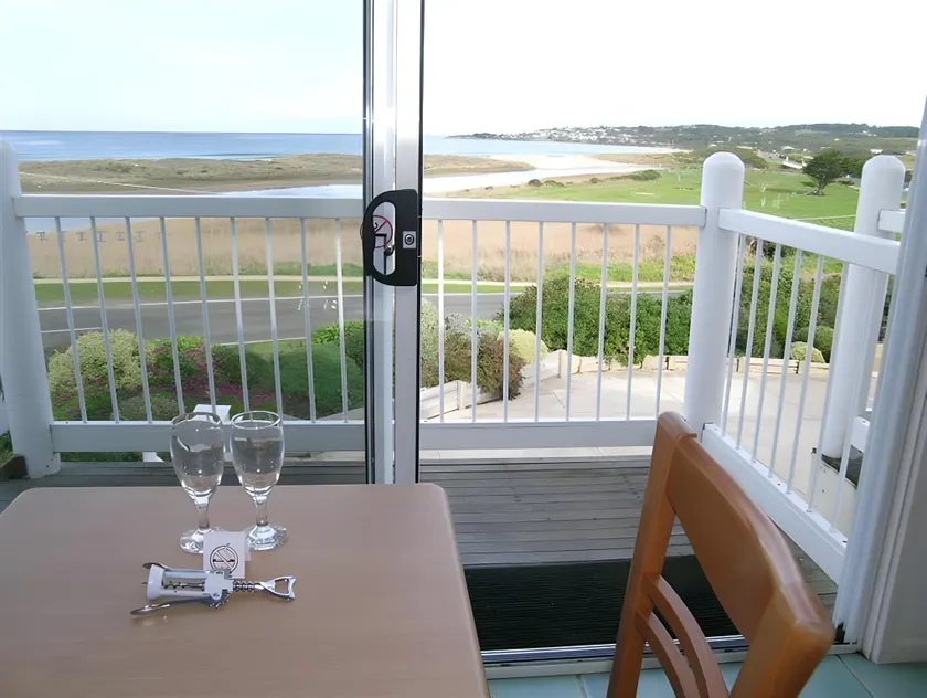 A Great Ocean View Motel - Image 1