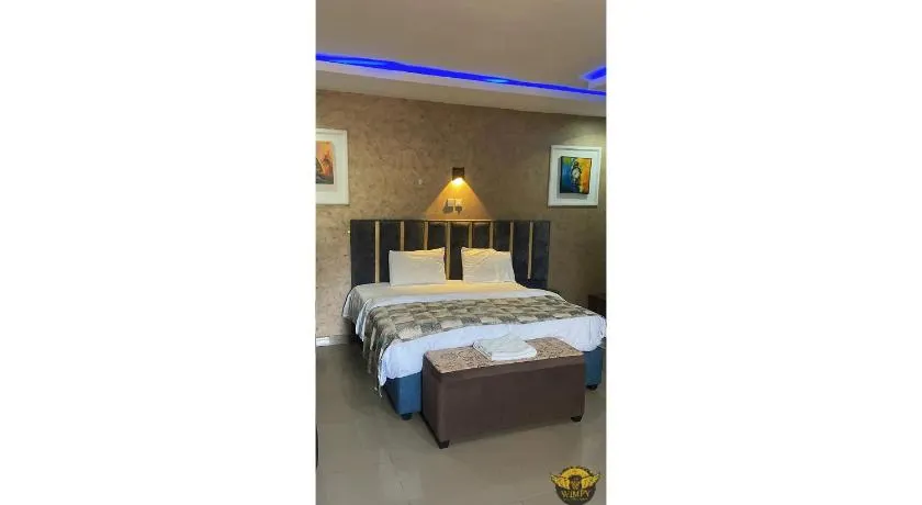 Wimpy hotel and suite beachfront - Image 1