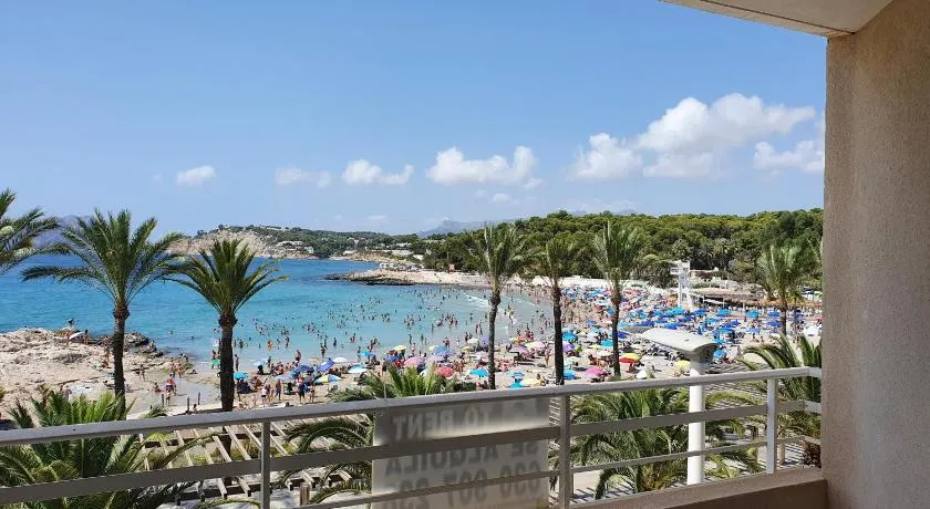 Espacioso Apartamento En Primera Línea Del Mar - Image 1