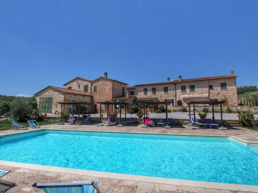Farmhouse in the Crete Senesi, pool, beautiful surroundings, wifi - Image 1