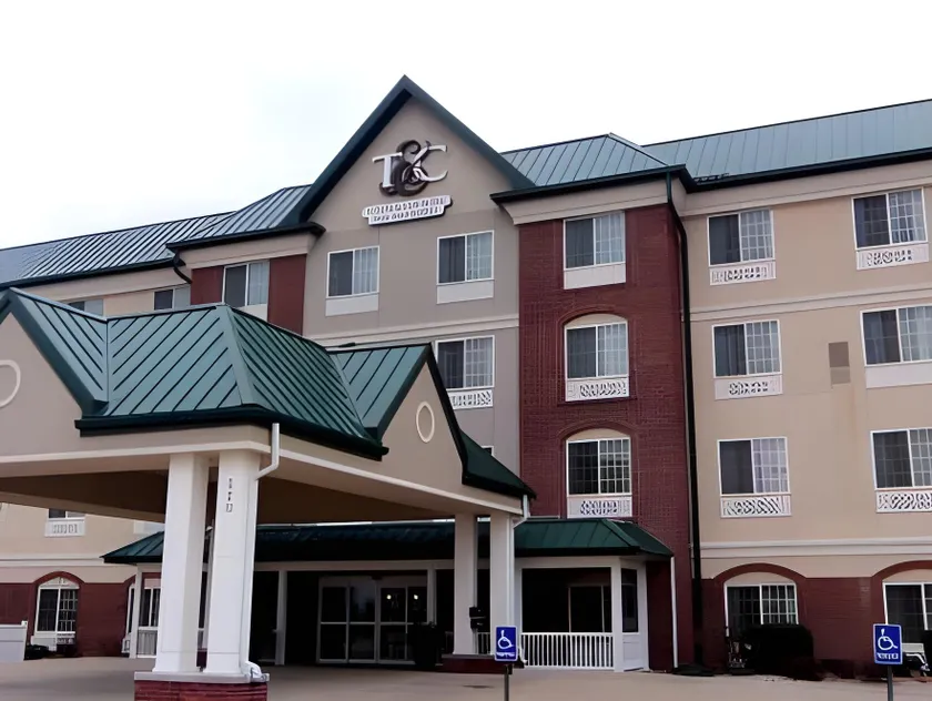 Town & Country Inn and Suites - Image 1
