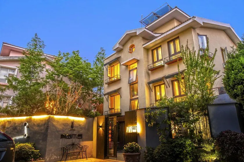 QINGDAO Bushe  Villa HOTEL （Qingdao Wusi Square Mixc City) - Image 1