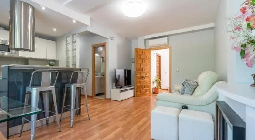 Bright Apartment Torrevieja + Pool - Image 1