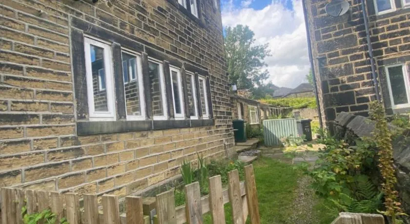 The Weavers Cottage - Image 1