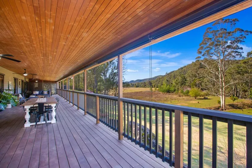 Luxury Homestead on 20 acres with pool - Sleeps 22 - Image 1