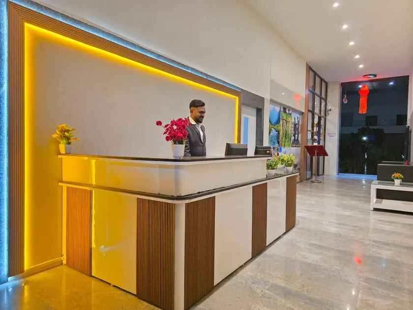 Hotel Indus Inn - Image 1