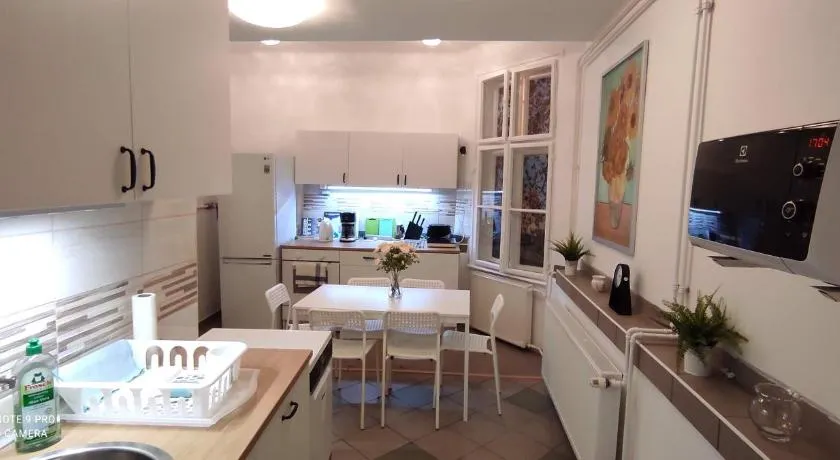 FSQH UNDER Apartman - Image 1