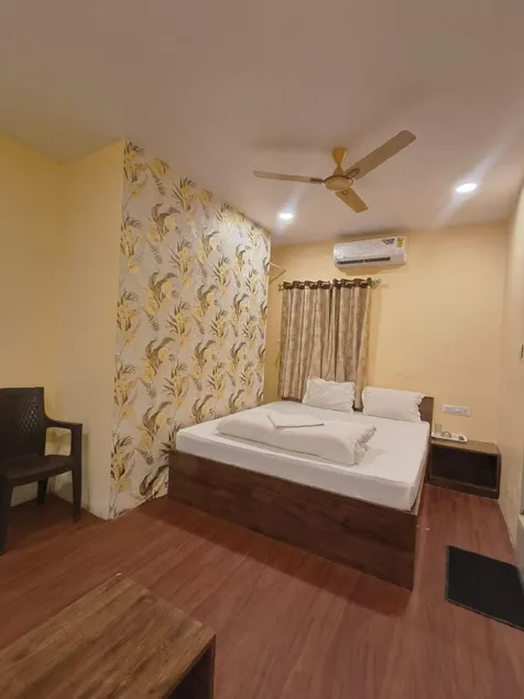 HOTEL ROYAL INN - Image 1