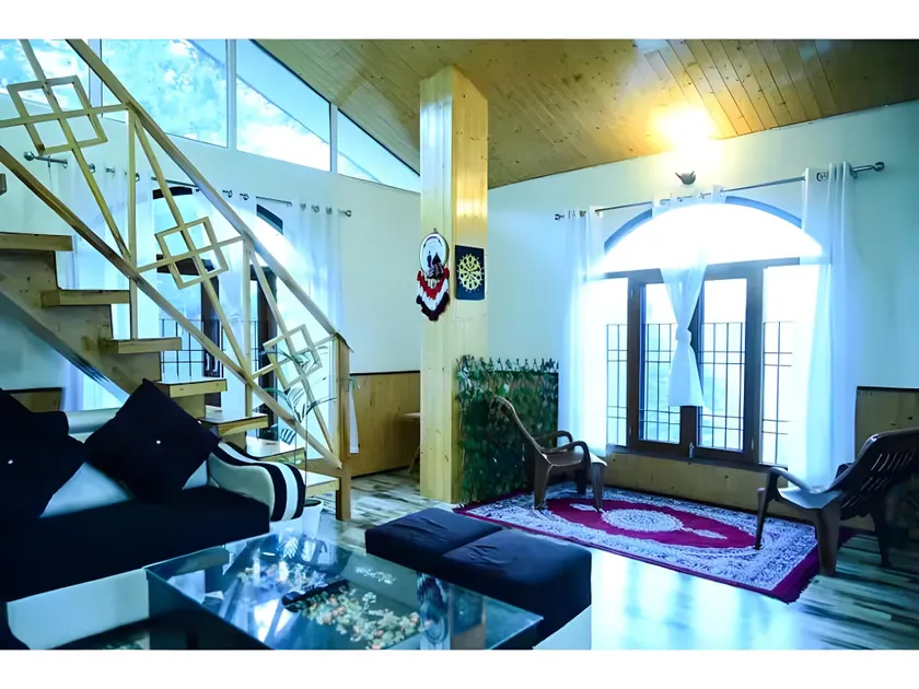 Hatu Peak View 2BR Villa | Narkanda | Homeyhuts - Image 1