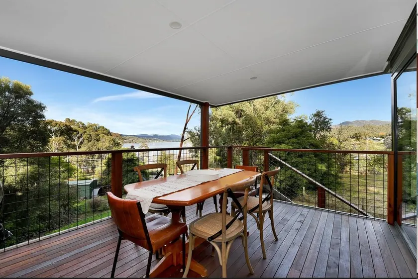 Relax at Goughs Bay - Image 1