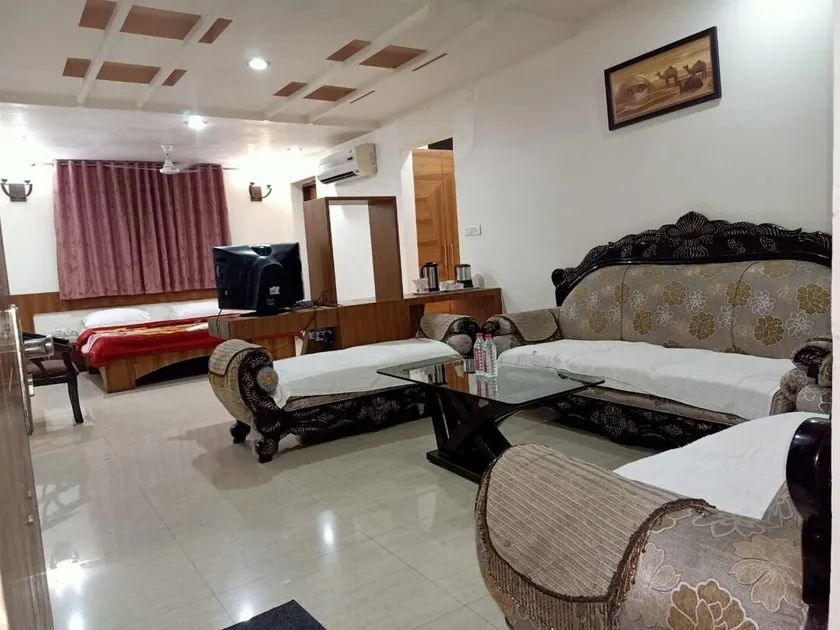 Hotel Gouri Inn - Image 1
