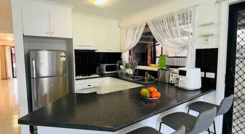 A spacious Vacation Home nearby Melbourne Airport - Image 1