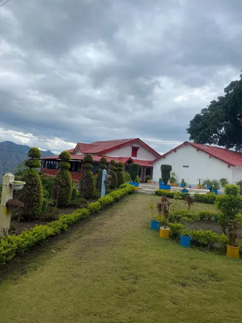 Shivalik Homestay & Bayleaf Café - Image 1
