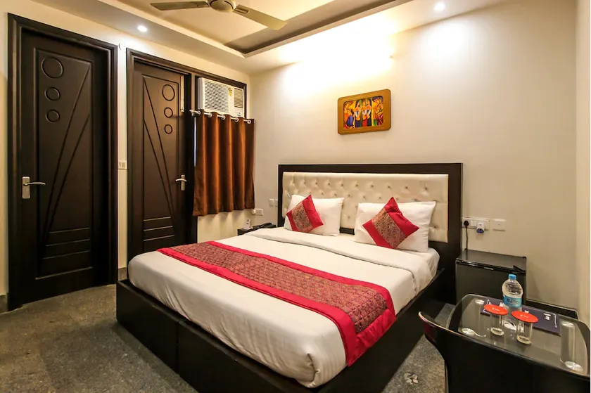 Nstay Premier Sector 31 - Image 1