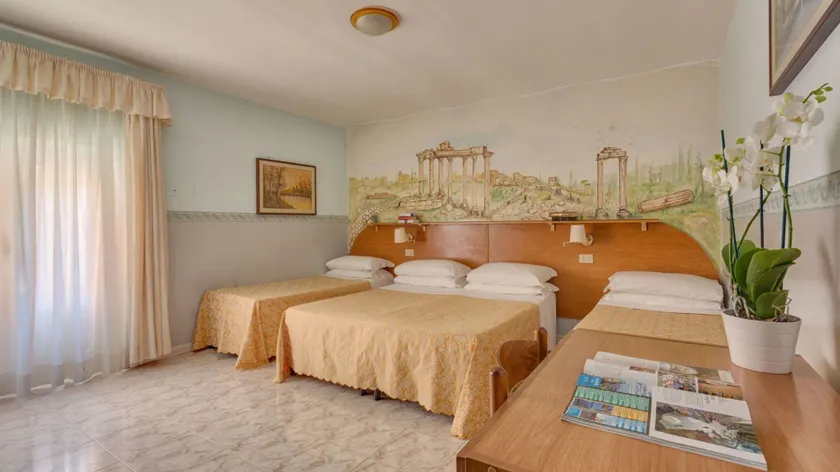Hotel Resi - Image 1