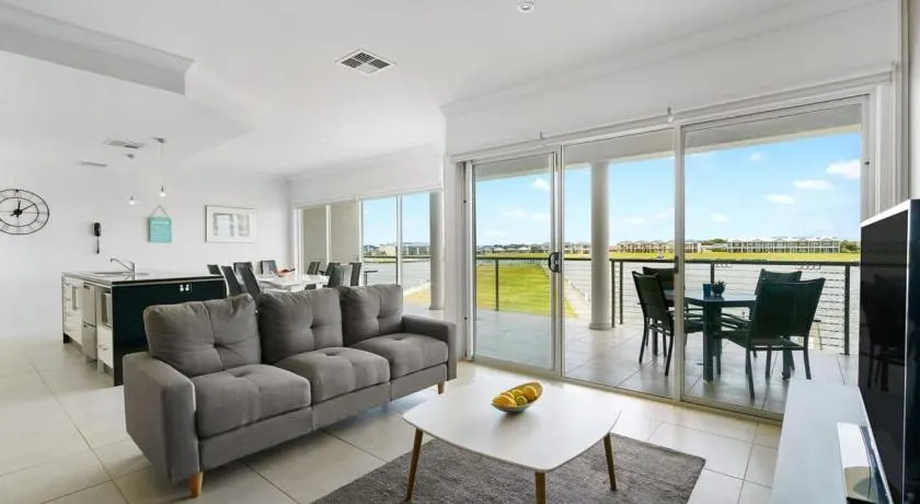 Hindmarsh Island - Linen Included - Waterfront - Luxury - Image 1