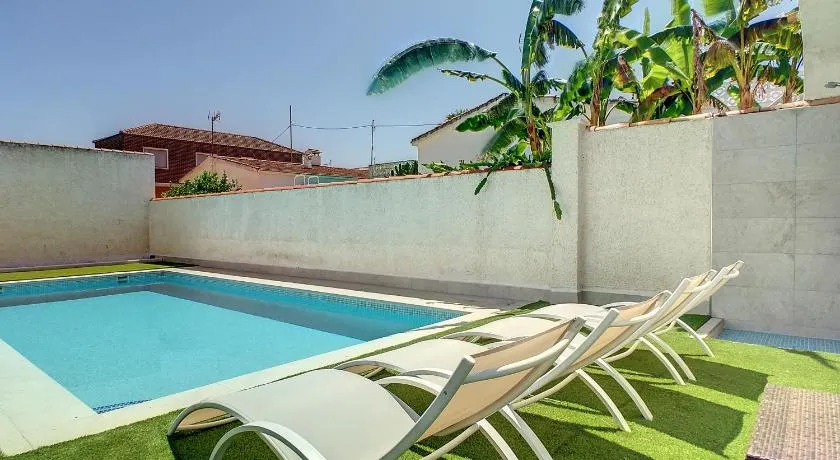Villa avec piscine privée, proche de la plage - Image 1