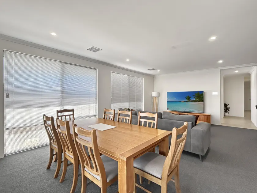 Spacious 4-bed House With Large Backyard - Image 1