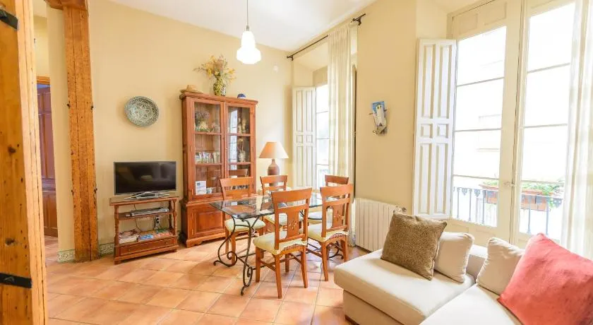 Apartamento vacacional \"Piso Picasso\" en la ciudad de Málaga con balcón, Wi-Fi y aire acondicionado. - Image 1