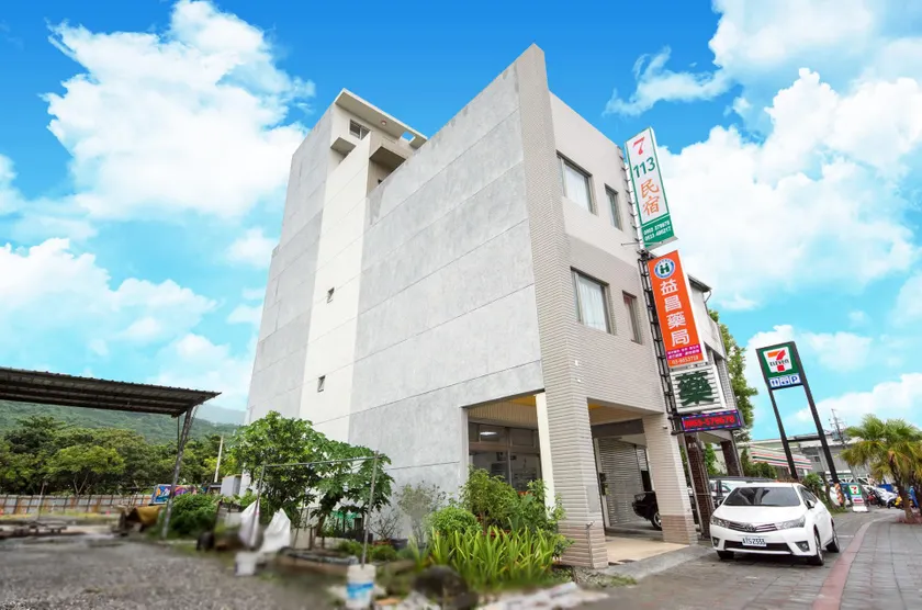 7-113 hotel - Image 1