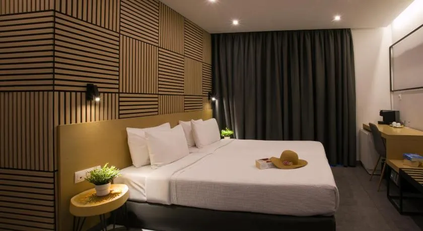 White Luxury - Image 1