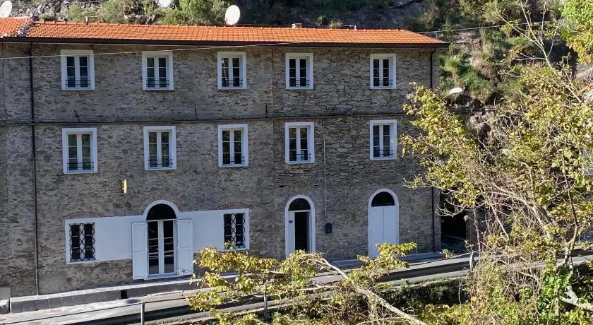 Gronda Via Vandelli Locazioni Turistiche - Private Tourist Rentals - Image 1