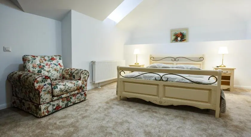 Maisonette Apartments - Image 1