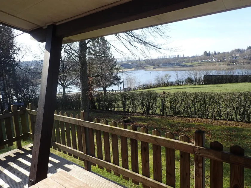 Detached chalet with views of the lake of Butgenbach in the middle of nature - Image 1
