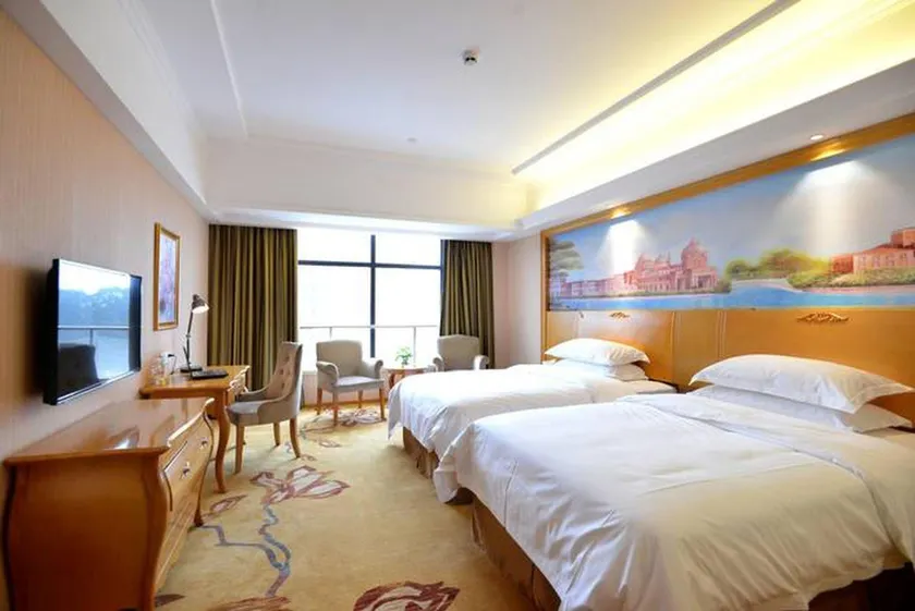 Vienna Hotel Qinzhou North Area Plaza - Image 1