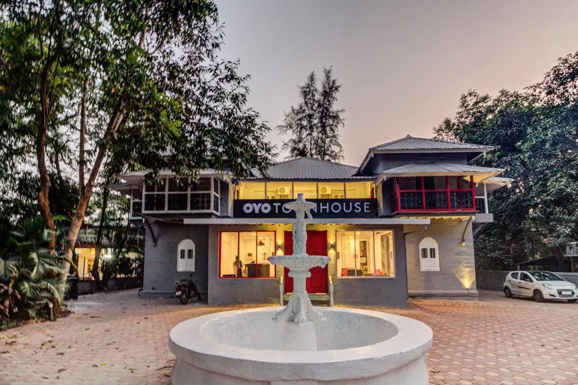 Townhouse CR Park Near Lotus Temple - Image 1