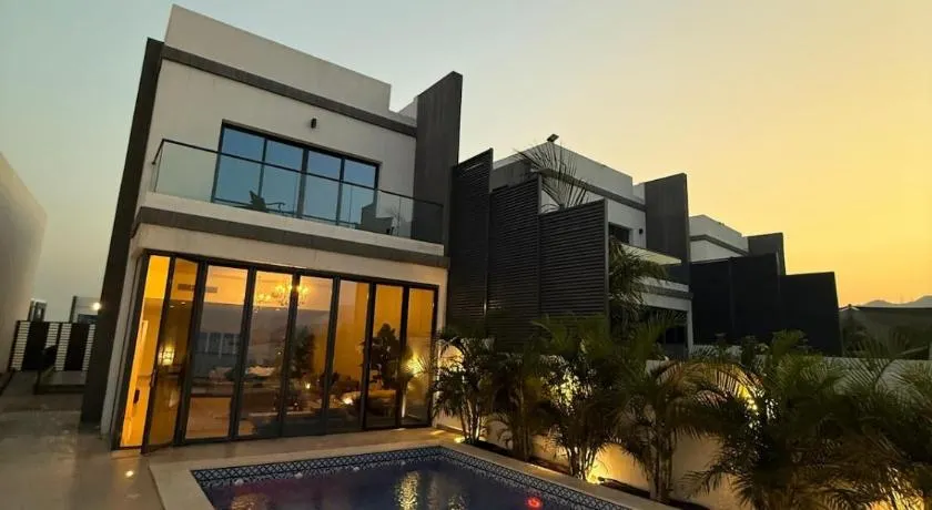 4BR Luxury Retreat & Prvt Pool - Image 1