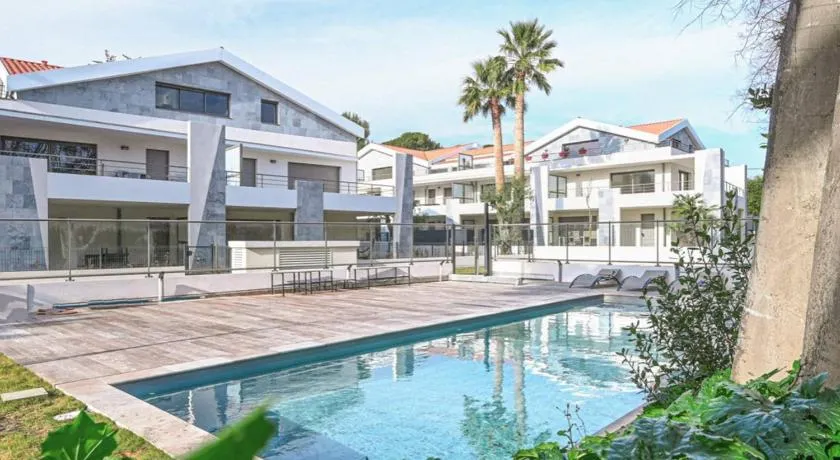Appartement à 150m plage des Lecques, climatisé, piscine, terrasse, 2 chambres, parking - 4 étoiles - FR-1-770-29 - Image 1