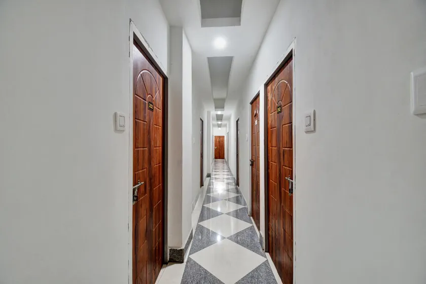 Hotel O ROYAL EMPIRE - Image 1