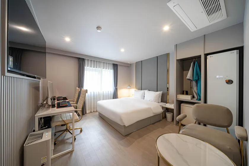 Deokcheon Den Basta Hotel - Image 1