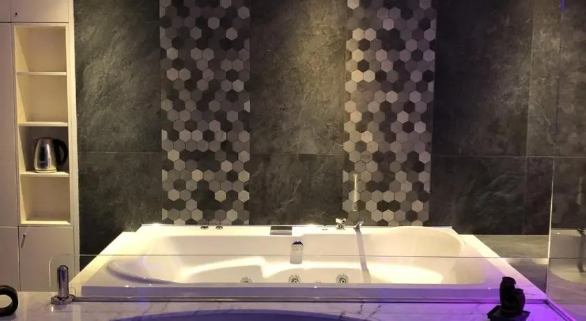 Assisi Luxury SPA Suite - Image 1