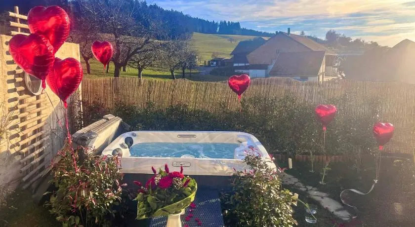 Love room romantique avec jardin et Jacuzzi - Image 1
