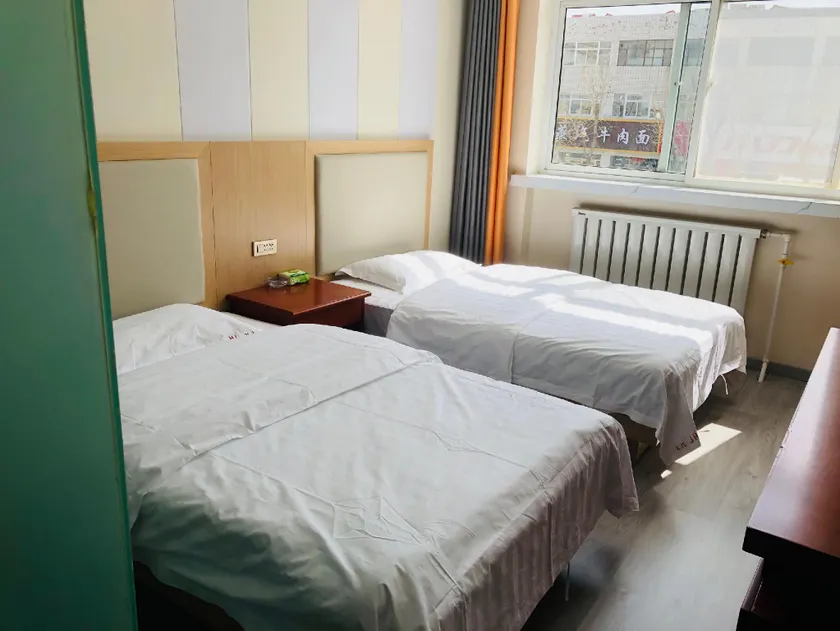 East 9 Hotel - Image 1