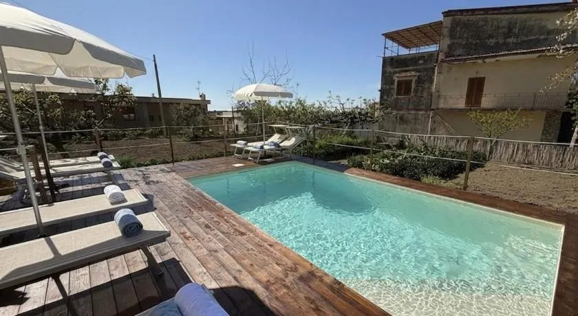 Home & Garden - Image 1