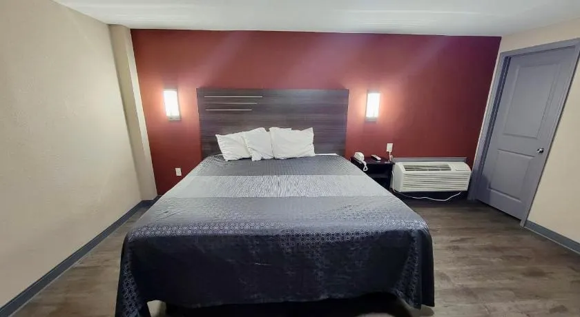 Budget Inn & Suites - Image 1