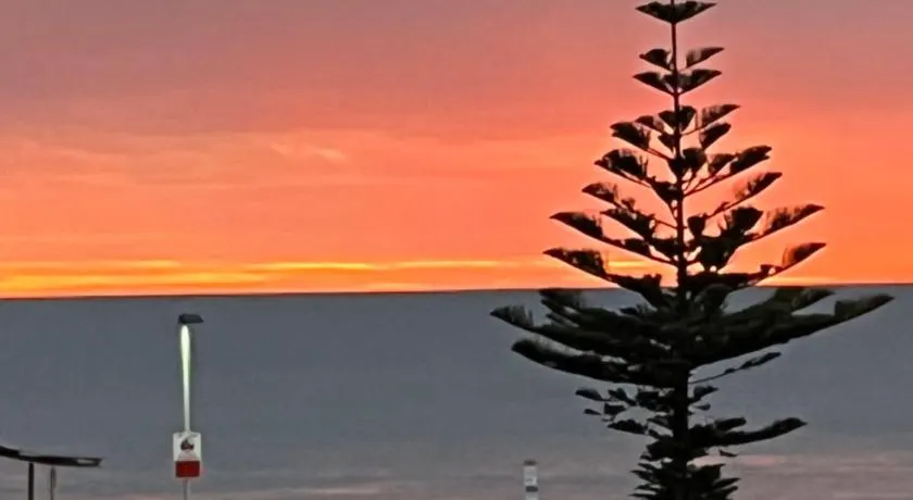 Moana Seaside Retreat - 2 Bedroom, spa , living area & pet friendly - Image 1