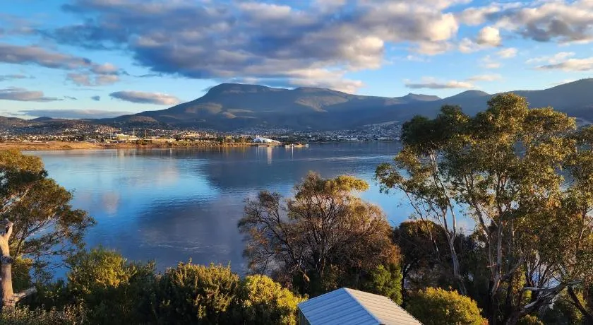 Waterfront Abode - 2 bedrooms - Image 1